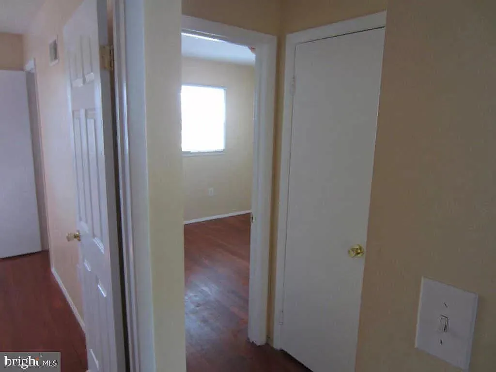 14661 Cloverdale Rd — Photo 2