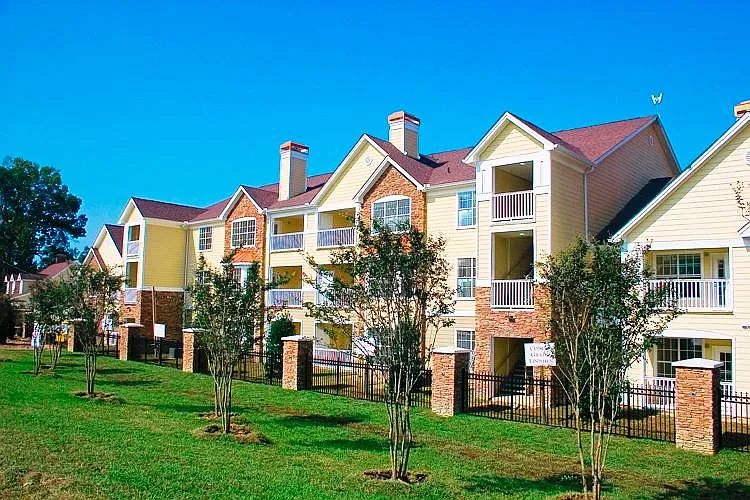 The Regent Apartment Homes — Photo 4