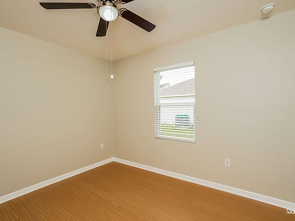 5th image of 368 NW Camrose St