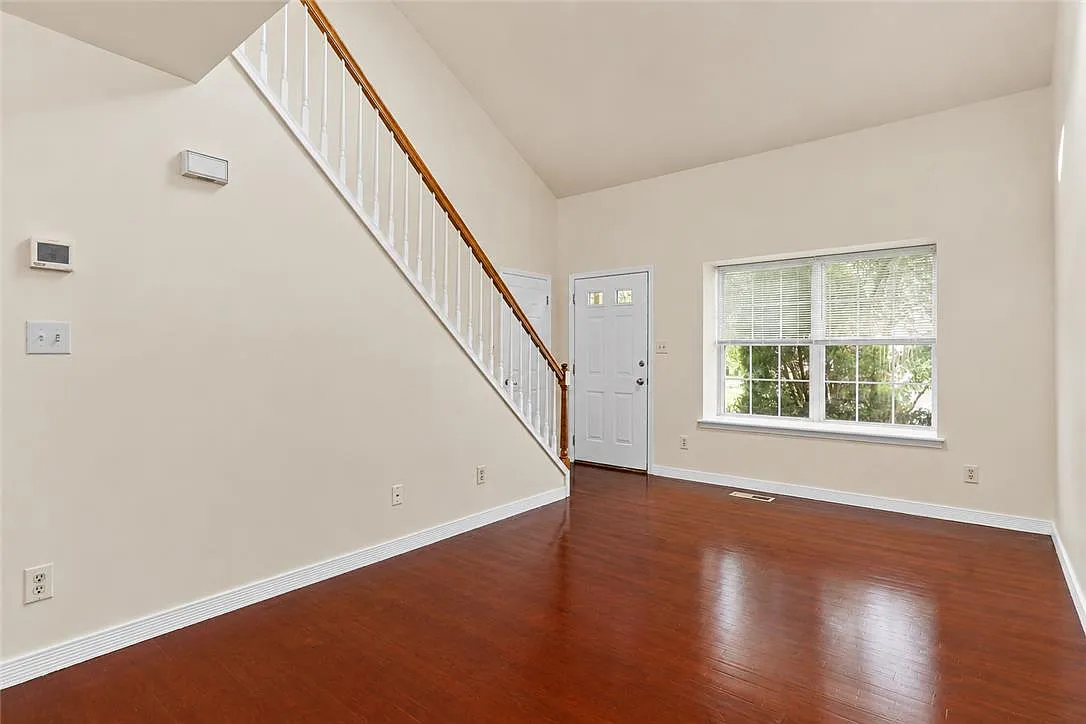 3 bed, 2.5 bath, 1428 sqft, $2,475 — Photo 3