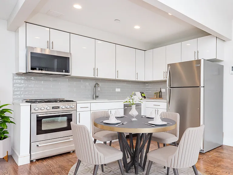 27-17 21st St #2C — Photo 2
