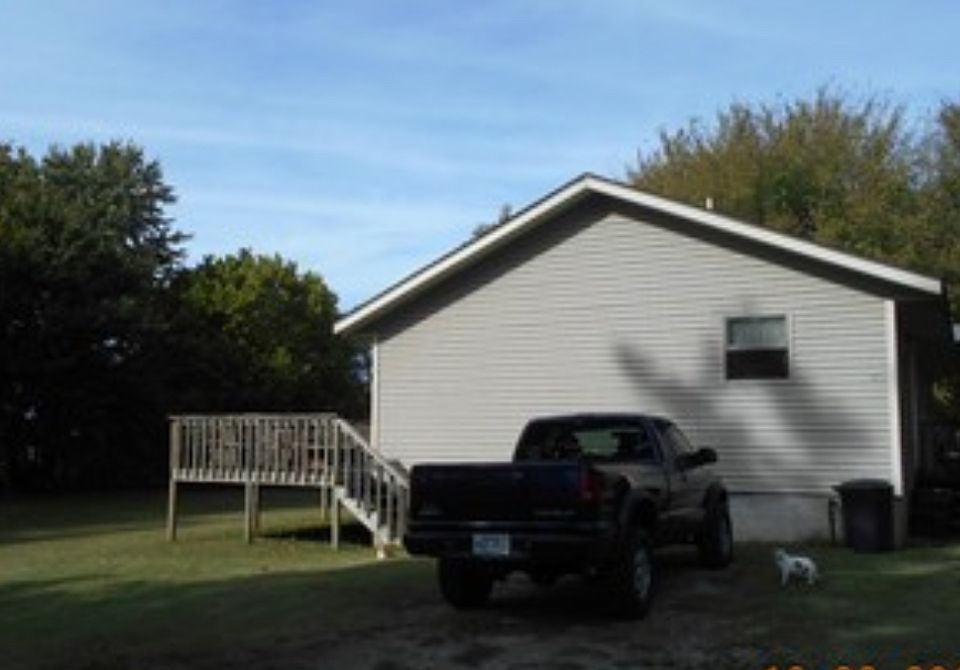 1st image of 304 W 7th St