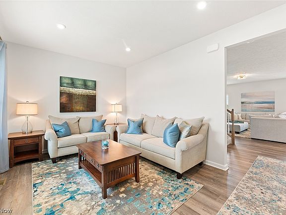 2nd image of 7181 Stonegate Cir NE