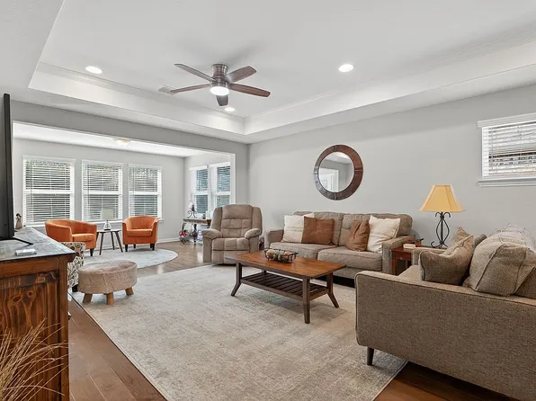 1236 Revolution Dr, Aubrey, TX 76227