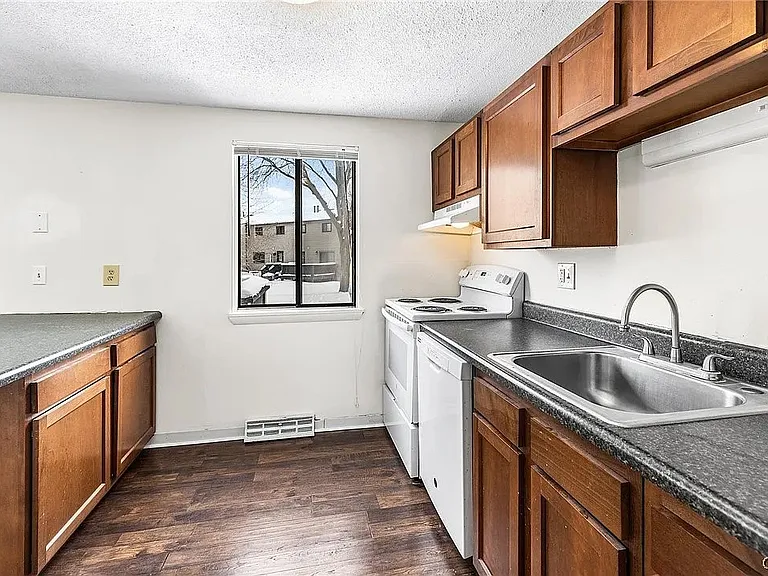 364 Cameco Cir — Photo 8