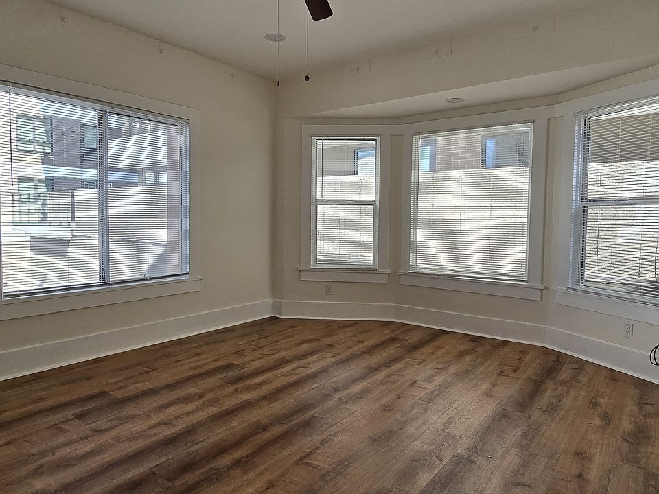 1st image of 629 Pine Ave #11248687