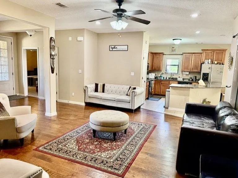 3522 Golden Valley Ln — Photo 3