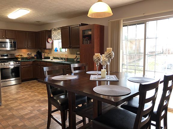 4th image of 313 Shasta Ln #3