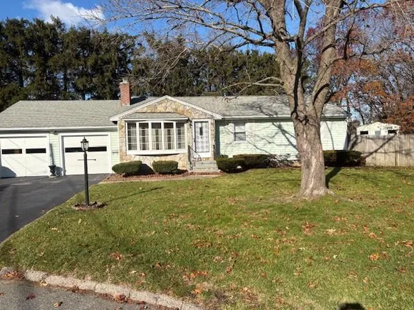 67 Ashwood Cir, Warwick, RI 02886