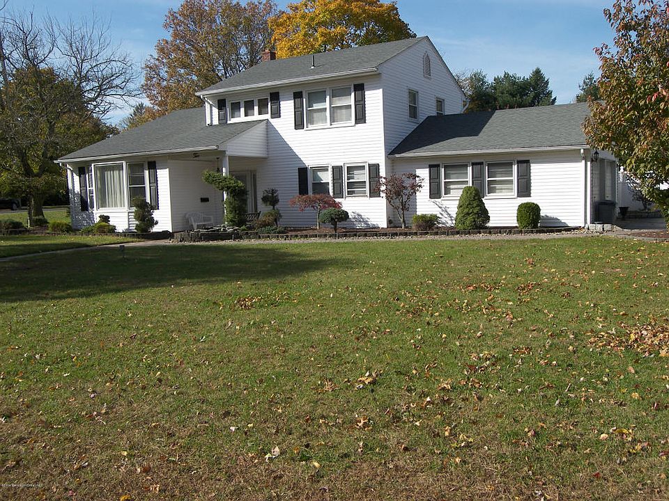 1st image of 2 Claridge Dr