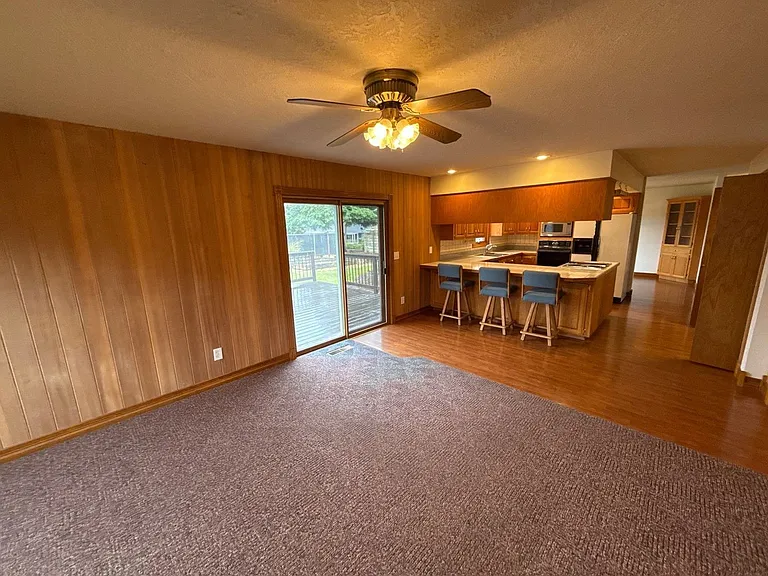 460 SE Conifer Pl — Photo 5