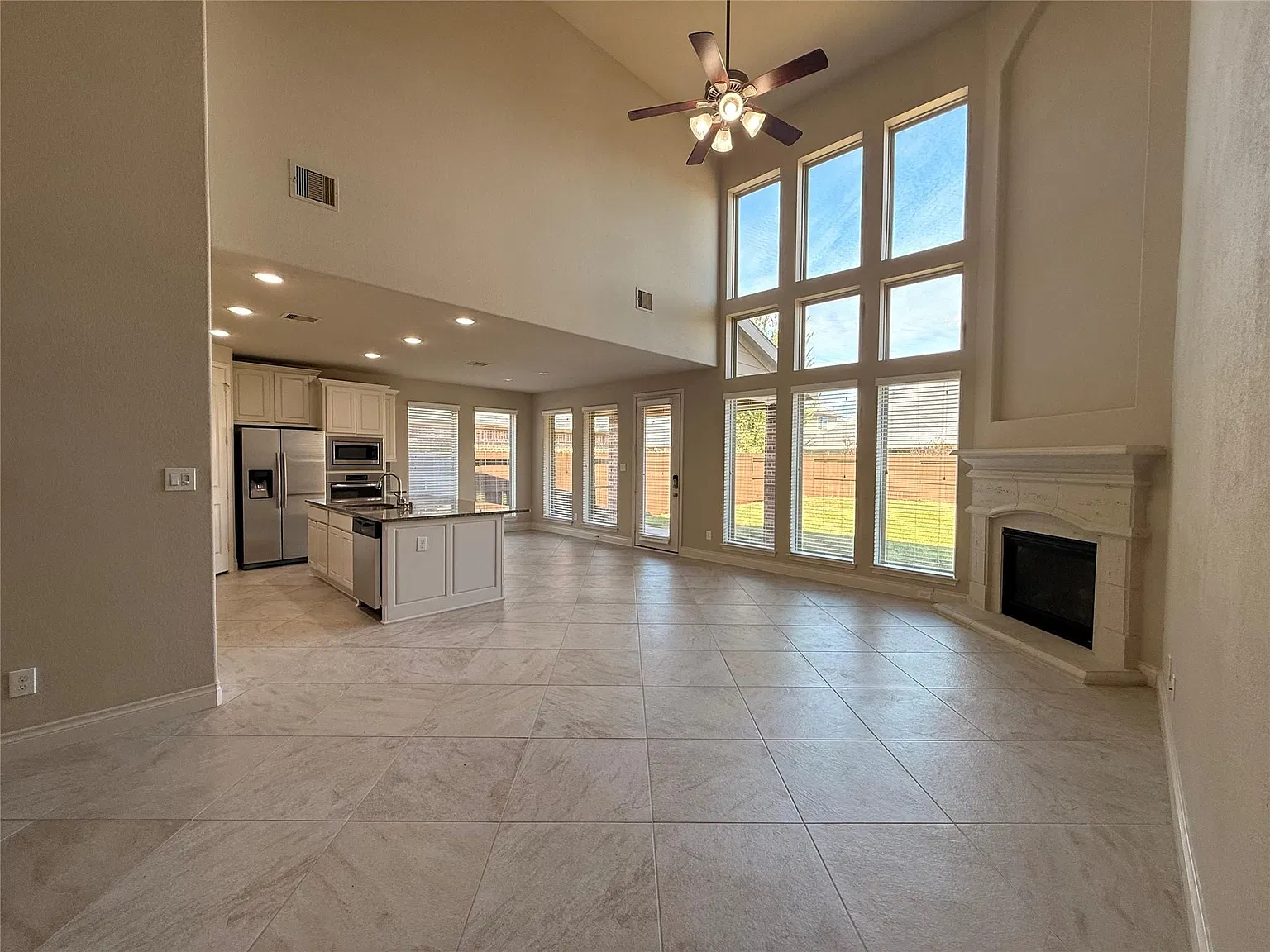 4 bed, 3.5 bath, 2929 sqft, $3,300 — Photo 4