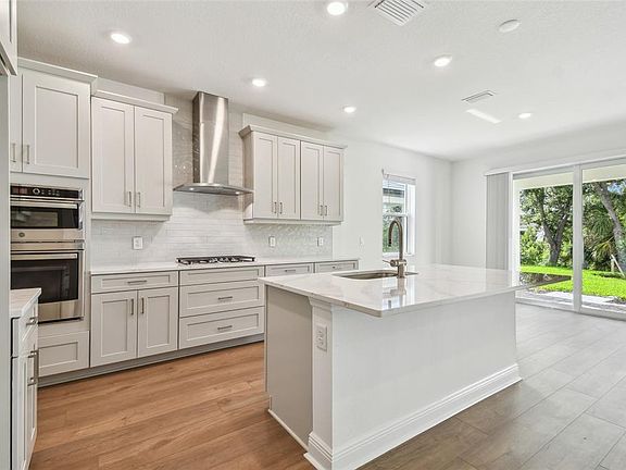 5th image of 9681 Crystal Isles Cir