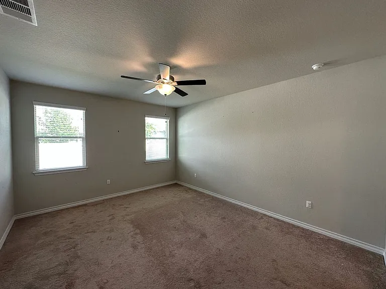 10901 Mickelson Dr — Photo 14