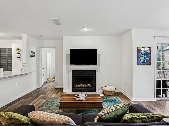 3rd image of 408 Mill Pond Ct SE