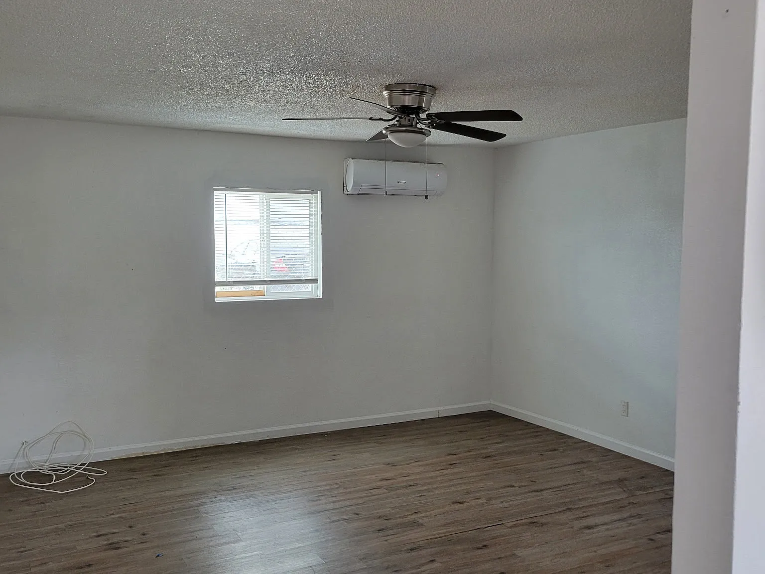 2 bed, 1000 sqft, $1,400 — Photo 2