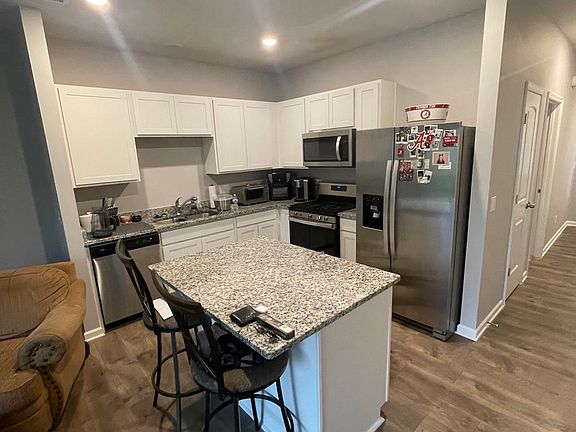 3rd image of 1044 Woodbridge Blvd