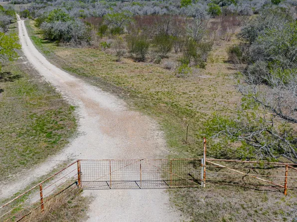 5923 Fm 1726, Goliad, TX 77963
