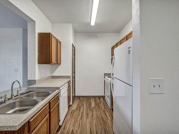 2nd image of 2201 Montopolis Dr #722