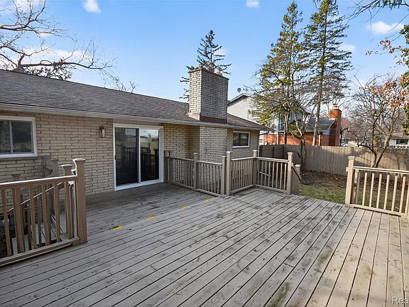 3rd image of 24065 Rockingham St