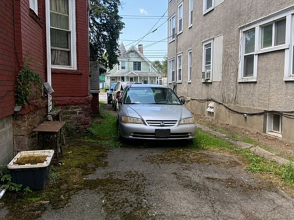 4th image of 196 Main St