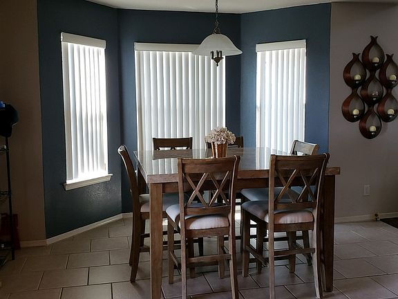 Dining Room in kitchen Area
