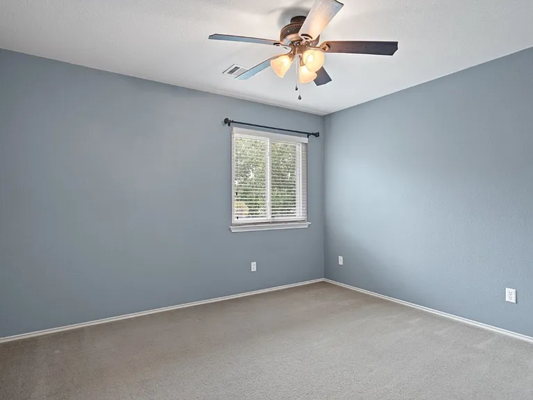 2704 Greenlee Dr — Photo 24