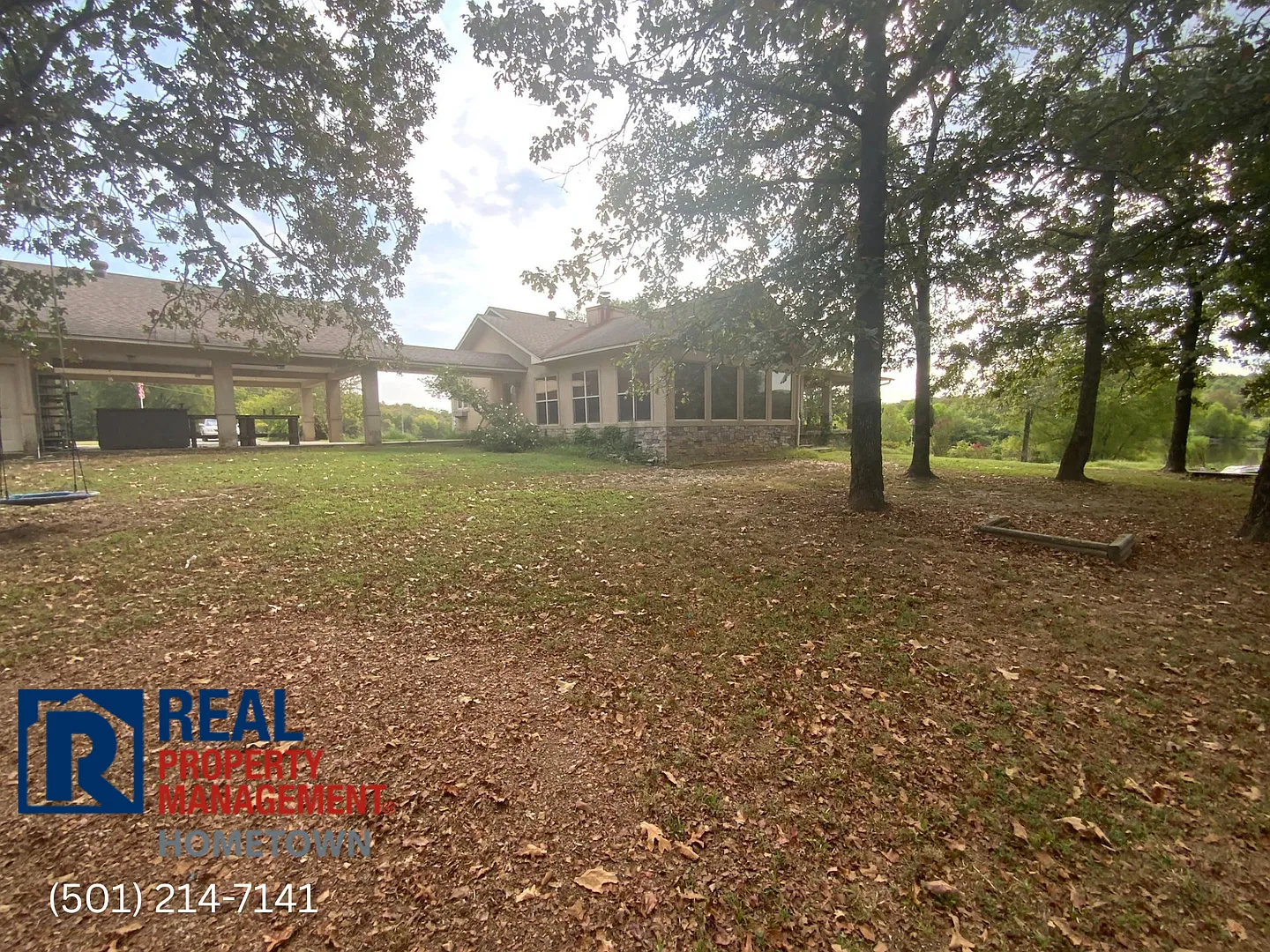 Charming Lonsdale Home with Hardwood Floors and Fireplace — Photo 4