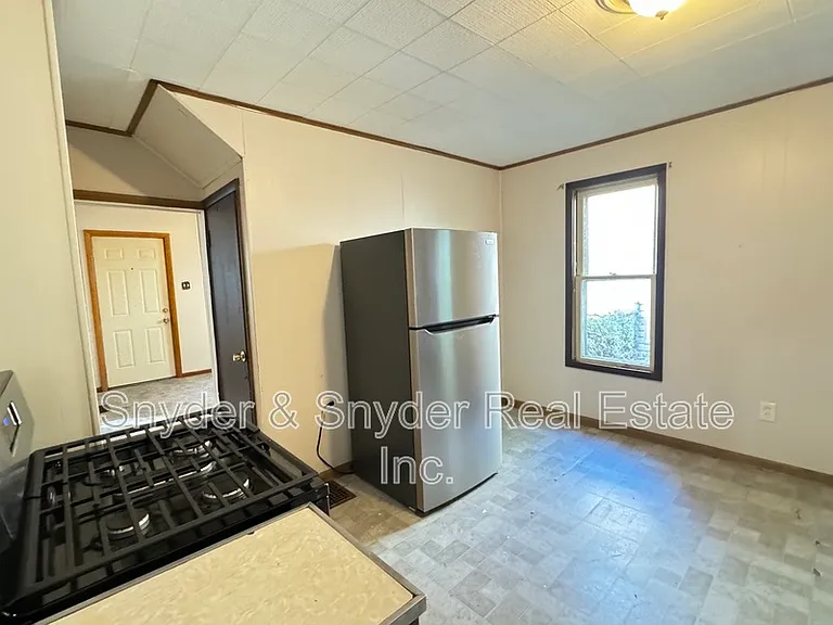 391 E Voris St — Photo 5