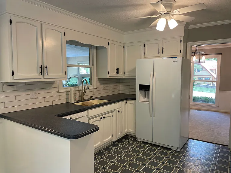 7942 Lake Vista Dr — Photo 13