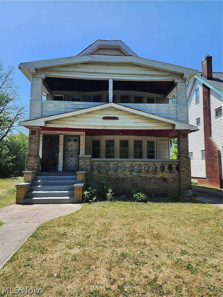2 bed, 1.0 bath, $1,200 — Photo 1