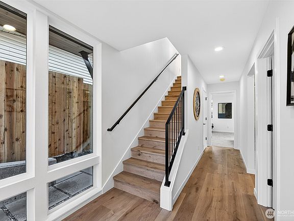 3rd image of 11738 23rd Avenue NE