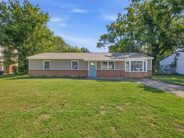 1121 Sir Gawaine Dr, Chesapeake, VA 23323