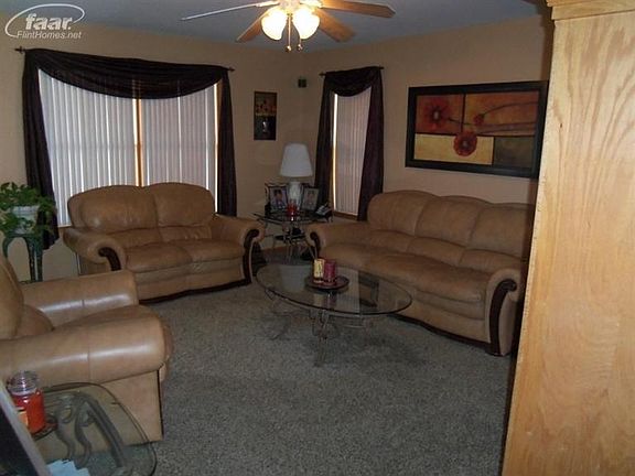 3rd image of 125 Carlann St