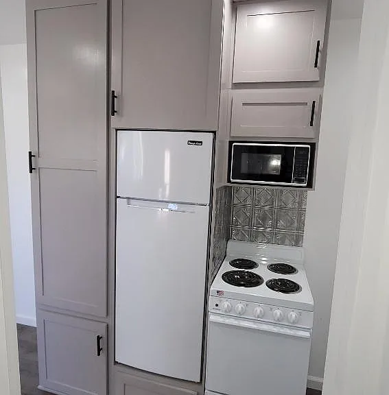 701 W 42nd St #1/2 — Photo 8