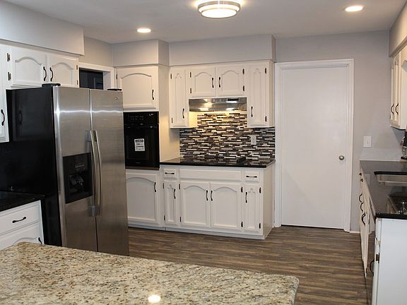 4th image of 2777 New London Dr