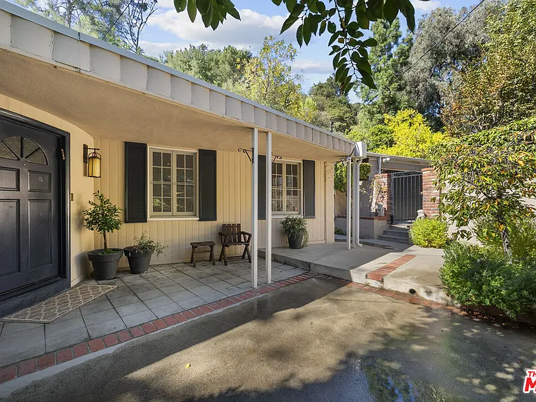 2377 N Beverly Glen Blvd — Photo 23
