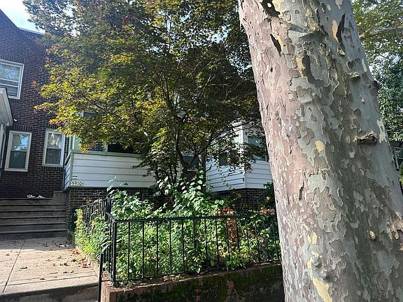 2nd image of 5910 W Oxford St