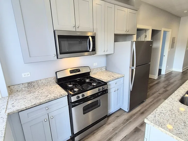 6210 S Eberhart Ave #1N — Photo 2