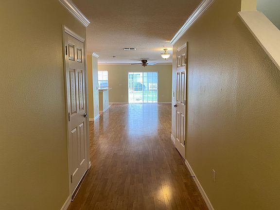 3rd image of 104 Heritage Park St
