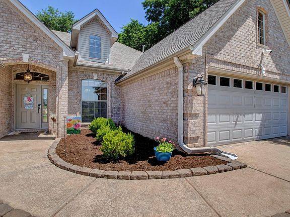 2nd image of 15 Michele Ct