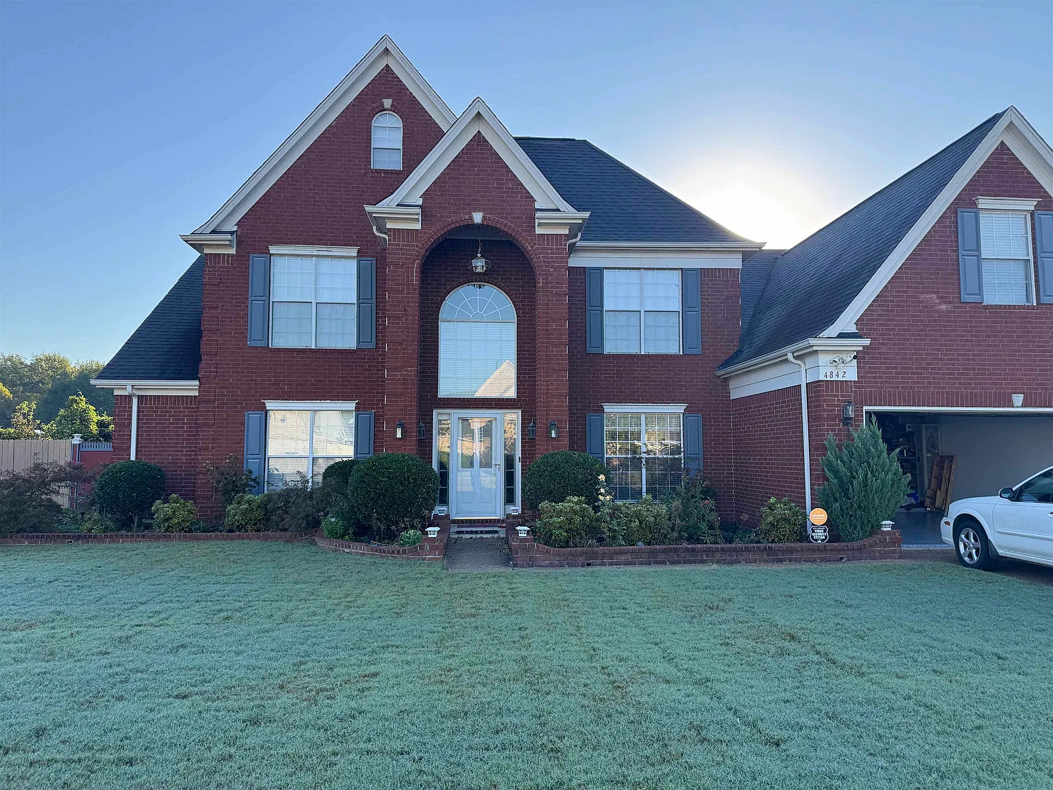 5 bed, 3.0 bath, $3,000 — Photo 1