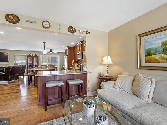 4th image of 220 Wildflower Cir