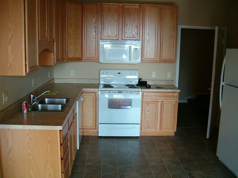 2nd image of 35 Brodhead St