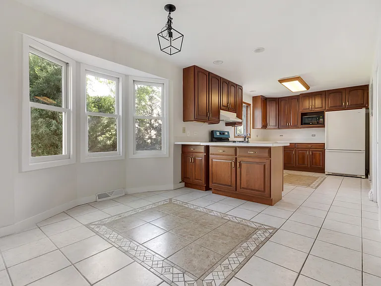 616 Blue Spruce Ln — Photo 10