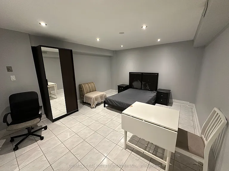 1876 Grosvenor Pl #BASEMENT — Photo 7