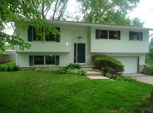 1411 Orion Rd, Batavia, IL 60510