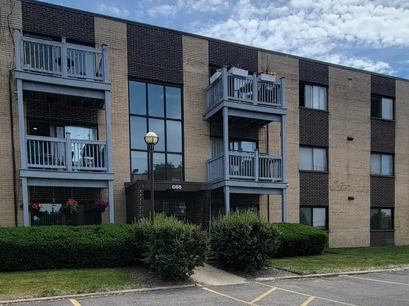668 Pinecrest Dr APT 204, Prospect Heights, IL 60070