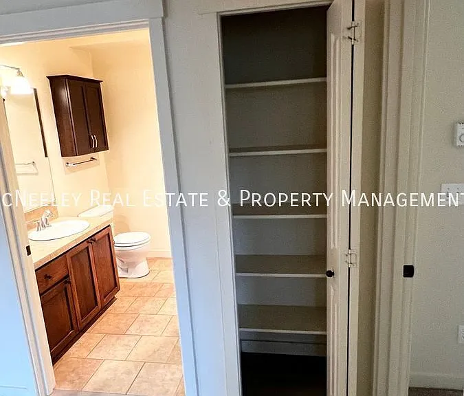 677 NE Garswood Ln — Photo 14
