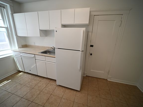 3rd image of 115 Kilsyth Rd APT 2